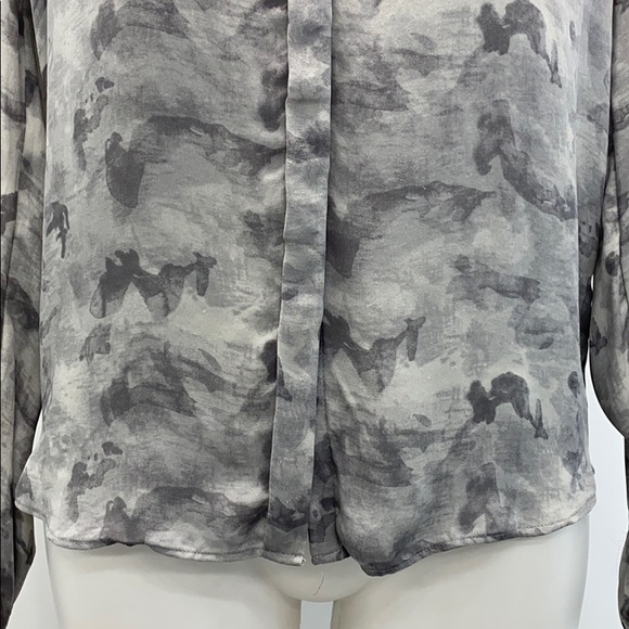 ARITZIA Babaton Button Down Blouse Size Small - Picture 8 of 11